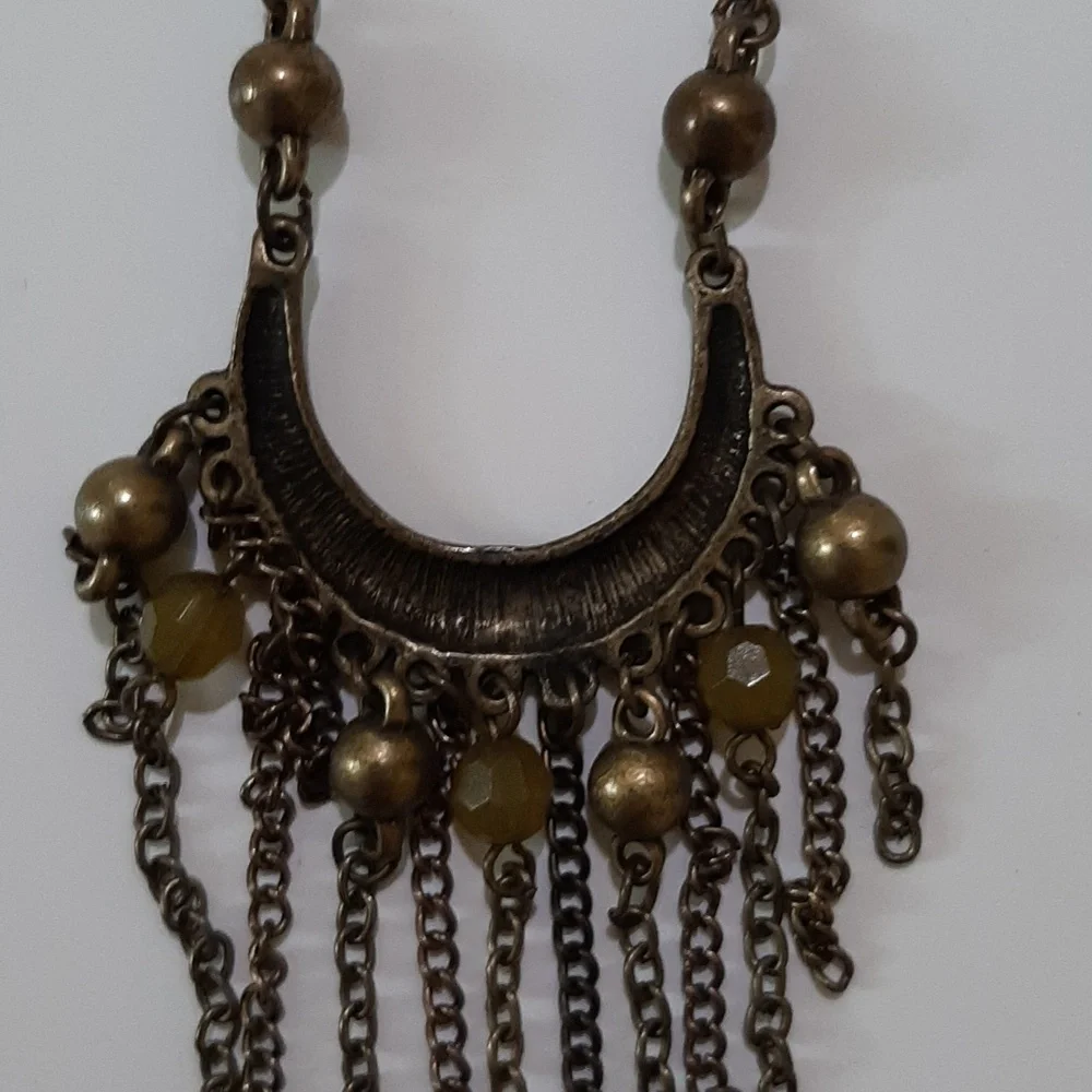3 pieces of jewelry, 2 necklaces and a bracelet. - Picture 3 of 7